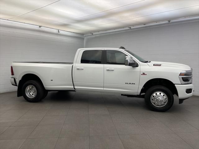 2025 RAM Ram 3500 RAM 3500 LARAMIE CREW CAB 4X4 8 BOX