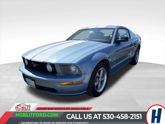 2005 Ford Mustang GT Deluxe