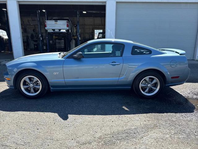 2005 Ford Mustang GT Deluxe
