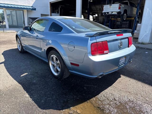 2005 Ford Mustang GT Deluxe