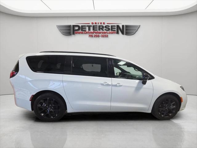 2024 Chrysler Pacifica Limited AWD
