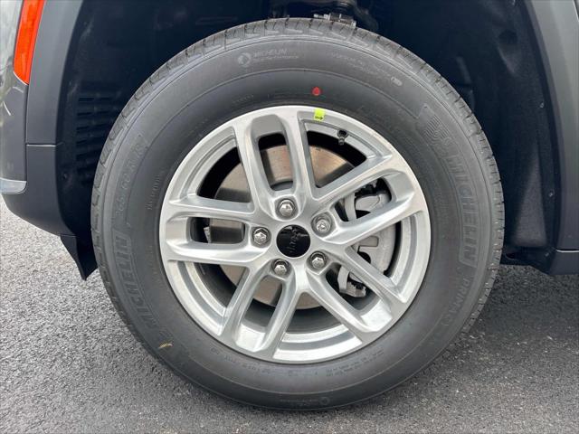 2025 Jeep Grand Cherokee GRAND CHEROKEE L LAREDO 4X2