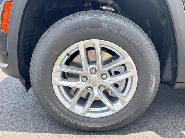 2025 Jeep Grand Cherokee GRAND CHEROKEE L LAREDO 4X2