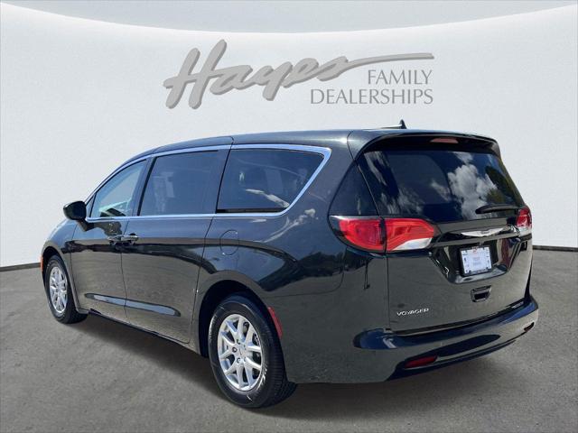 2022 Chrysler Voyager LX