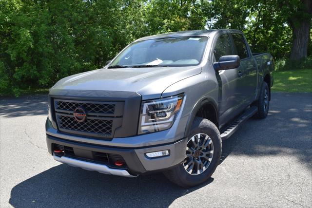 2024 Nissan TITAN Crew Cab PRO-4X 4x4