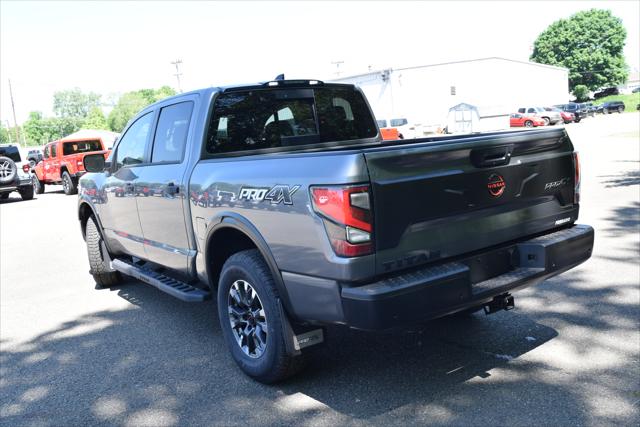 2024 Nissan TITAN Crew Cab PRO-4X 4x4