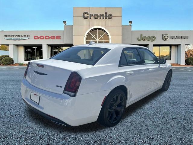 2023 Chrysler 300 Touring