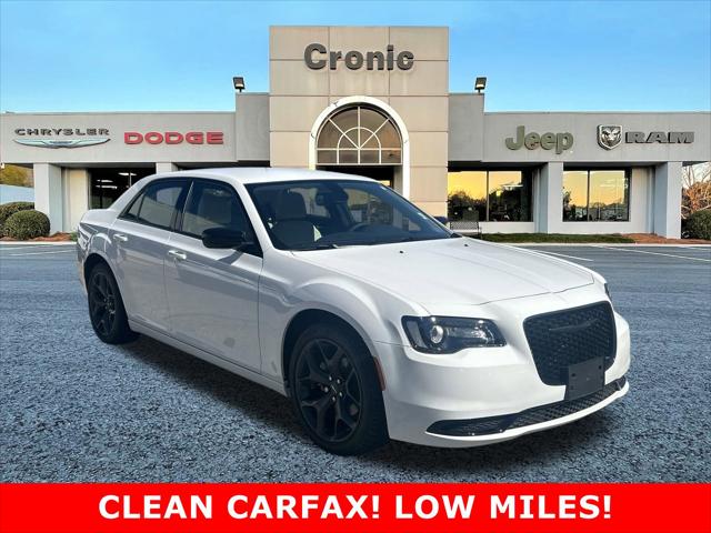2023 Chrysler 300 Touring