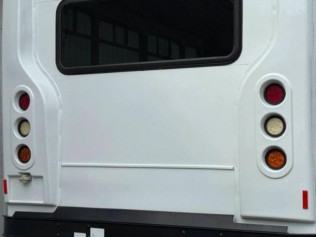 2014 Chevrolet Express Cutaway 3500 Diesel