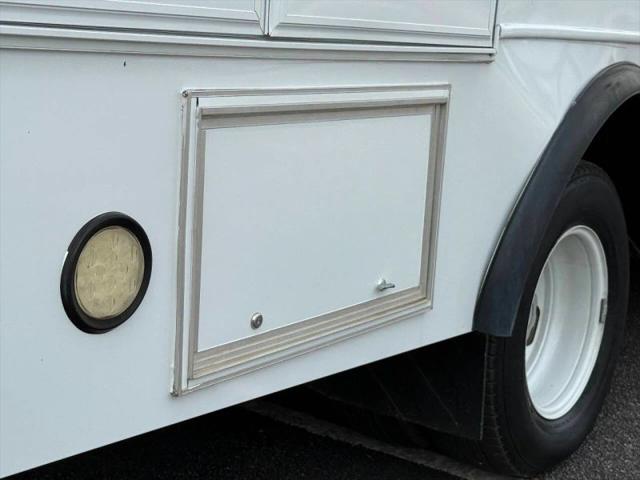 2014 Chevrolet Express Cutaway 3500 Diesel