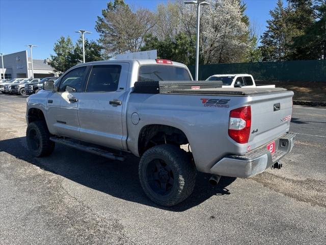 2017 Toyota Tundra SR5 5.7L V8