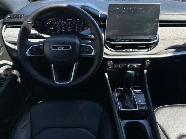 2024 Jeep Compass Latitude Lux FWD