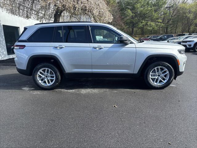 2025 Jeep Grand Cherokee GRAND CHEROKEE LAREDO X 4X4