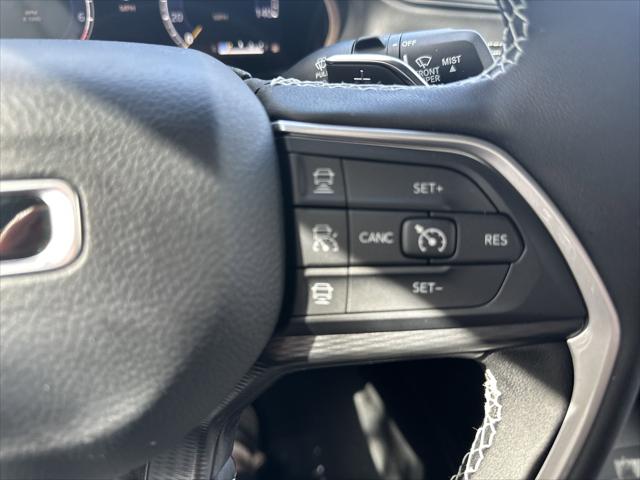2025 Jeep Grand Cherokee GRAND CHEROKEE LAREDO X 4X4