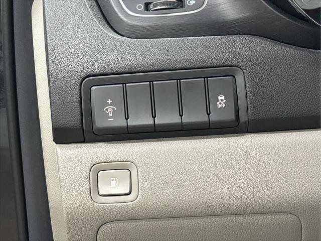 Used 2017 Kia Sedona For Sale in Wilmington, OH