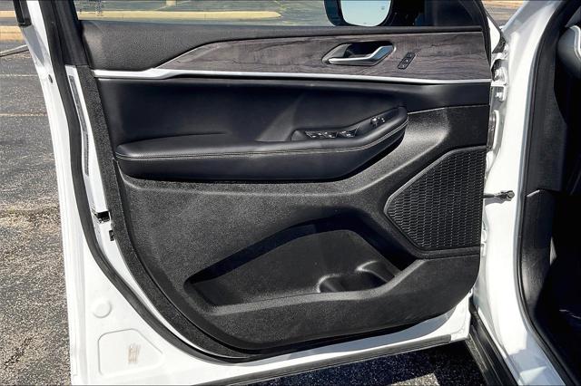 Used 2023 Jeep Grand Cherokee L For Sale in Olive Branch, MS
