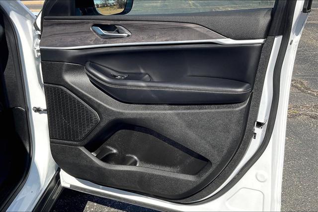 Used 2023 Jeep Grand Cherokee L For Sale in Olive Branch, MS