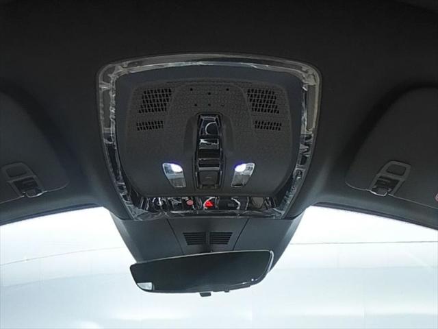 2025 Cadillac iQ Luxury w/1SE
