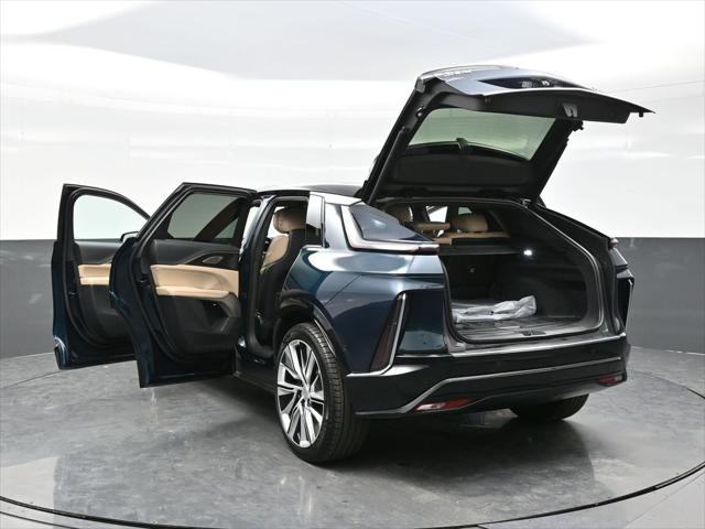 2025 Cadillac iQ Luxury w/1SE