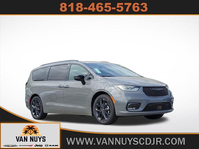 2025 Chrysler Pacifica PACIFICA LIMITED