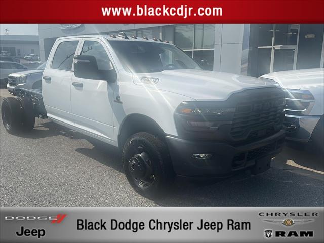 2025 RAM Ram 3500 Chassis Cab RAM 3500 TRADESMAN CREW CAB CHASSIS 4X4 60 CA