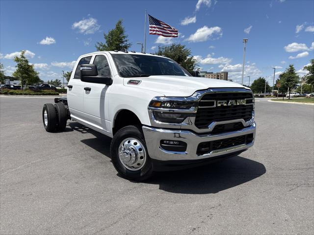 2025 RAM Ram 3500 Chassis Cab RAM 3500 TRADESMAN CREW CAB CHASSIS 4X4 60 CA