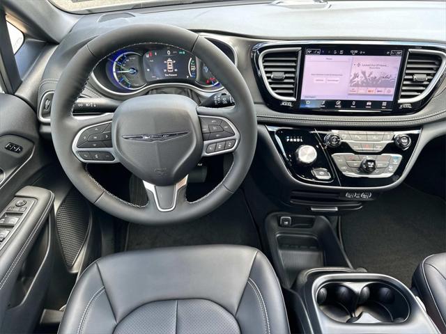 2025 Chrysler Pacifica Hybrid PACIFICA PLUG-IN HYBRID SELECT