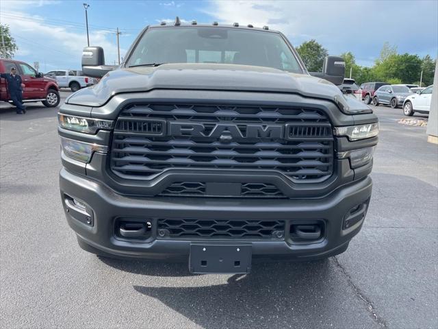 2025 RAM Ram 3500 RAM 3500 TRADESMAN CREW CAB 4X4 8 BOX