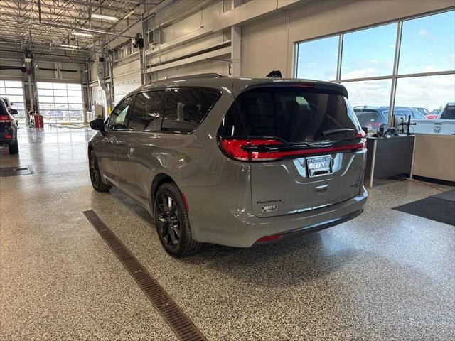2025 Chrysler Pacifica PACIFICA LIMITED AWD
