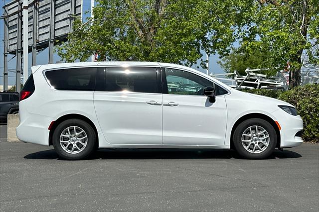 2025 Chrysler Voyager VOYAGER