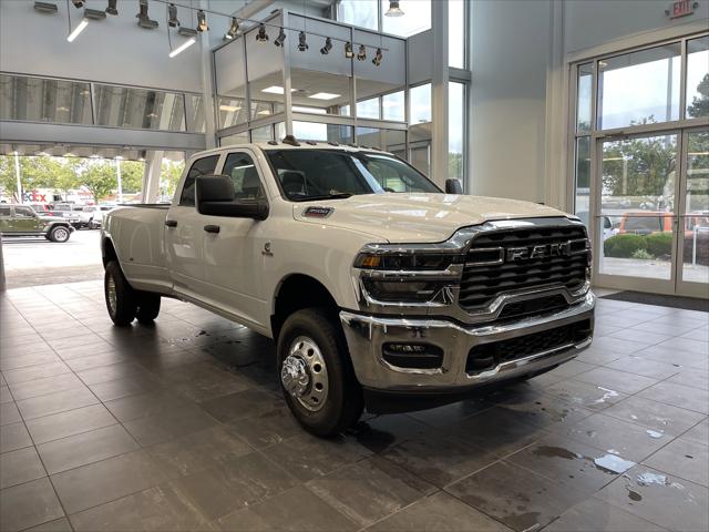 2025 RAM Ram 3500 RAM 3500 TRADESMAN CREW CAB 4X4 8 BOX
