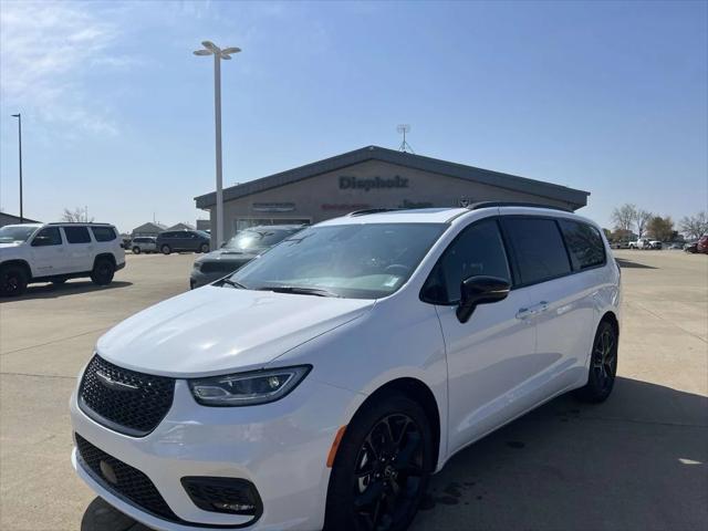 2025 Chrysler Pacifica PACIFICA LIMITED
