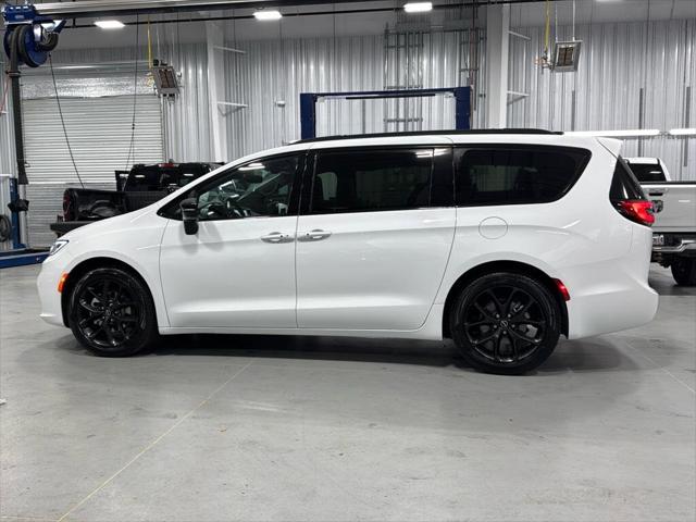 2025 Chrysler Pacifica PACIFICA LIMITED