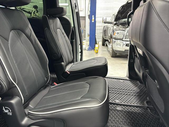 2025 Chrysler Pacifica PACIFICA LIMITED
