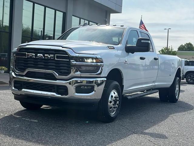 2025 RAM Ram 3500 RAM 3500 TRADESMAN CREW CAB 4X4 8 BOX