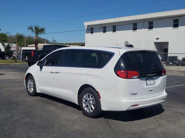 2022 Chrysler Voyager LX