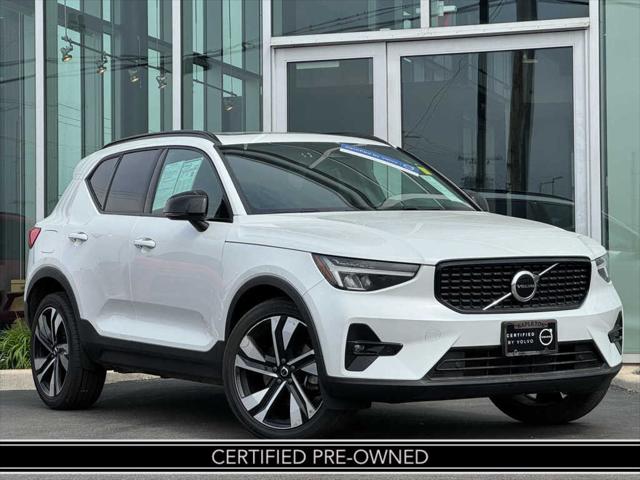 2023 Volvo XC40 B5 Plus Dark Theme