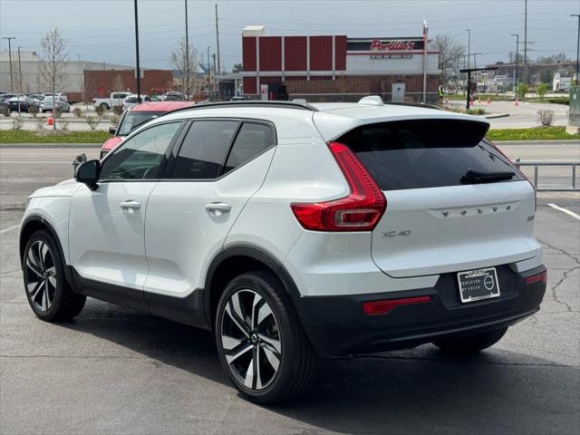 2023 Volvo XC40 B5 Plus Dark Theme