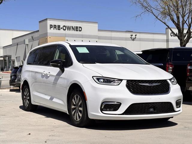 2024 Chrysler Pacifica Hybrid Select