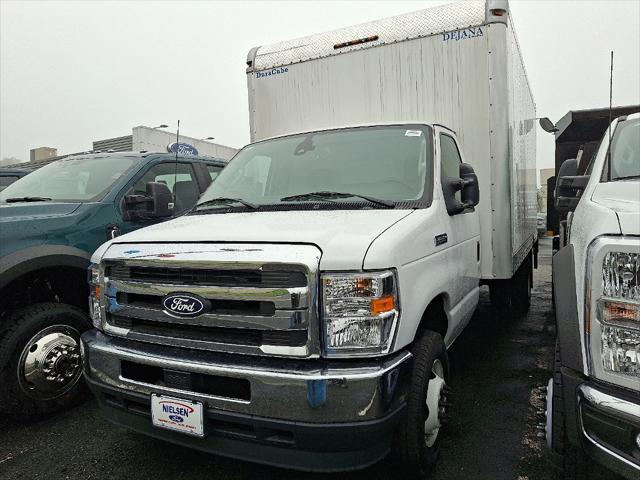 2026 Ford E-Series Cutaway Base