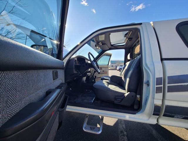 1990 Toyota 4WD Trucks V6 4X4 / 5-SPEED / 138K MILES / COLLECTOR QUALITY
