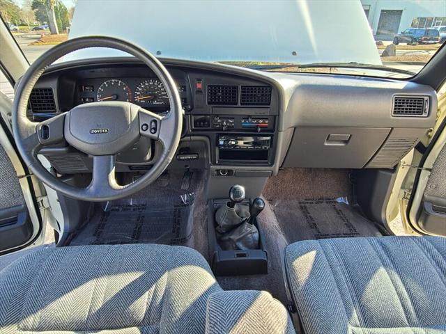 1990 Toyota 4WD Trucks V6 4X4 / 5-SPEED / 138K MILES / COLLECTOR QUALITY