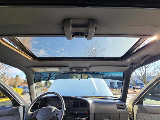 1990 Toyota 4WD Trucks V6 4X4 / 5-SPEED / 138K MILES / COLLECTOR QUALITY