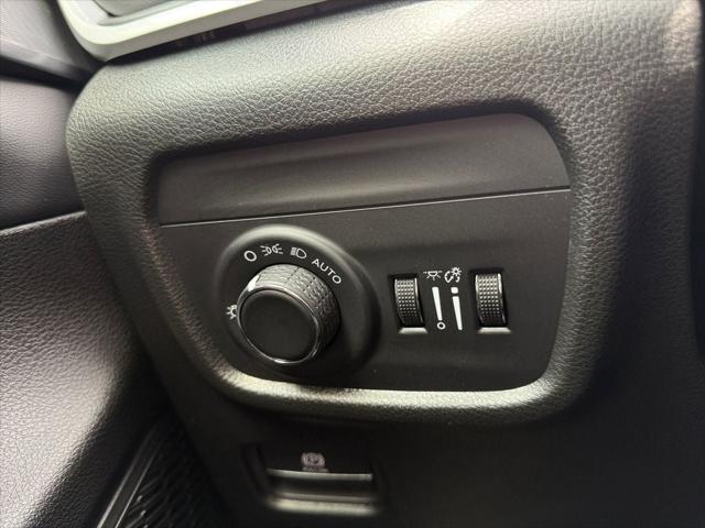 2025 Jeep Grand Cherokee GRAND CHEROKEE L LAREDO X 4X4