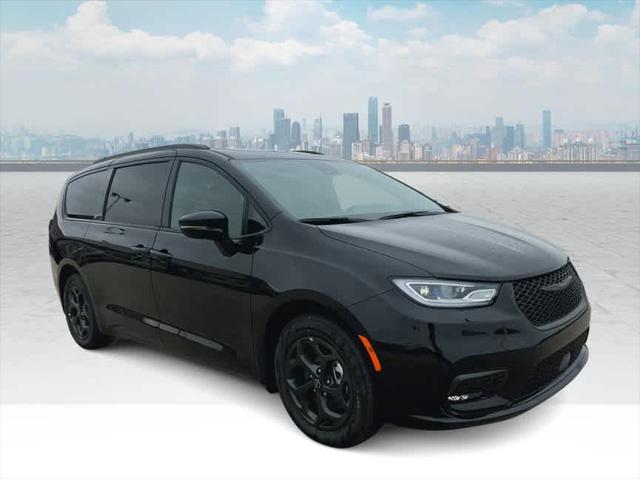 2025 Chrysler Pacifica Hybrid PACIFICA PLUG-IN HYBRID S APPEARANCE