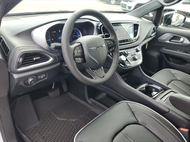 2025 Chrysler Pacifica Hybrid PACIFICA PLUG-IN HYBRID S APPEARANCE