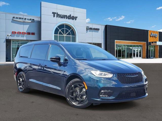 2025 Chrysler Pacifica Hybrid PACIFICA PLUG-IN HYBRID S APPEARANCE