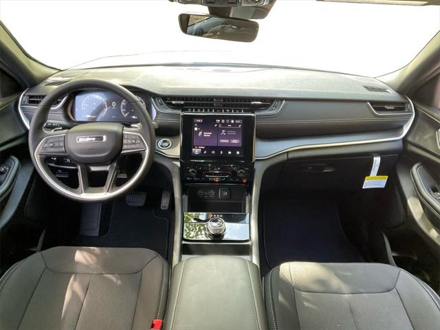 2025 Jeep Grand Cherokee GRAND CHEROKEE L LAREDO X 4X4