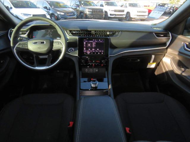 2025 Jeep Grand Cherokee GRAND CHEROKEE L LAREDO X 4X4