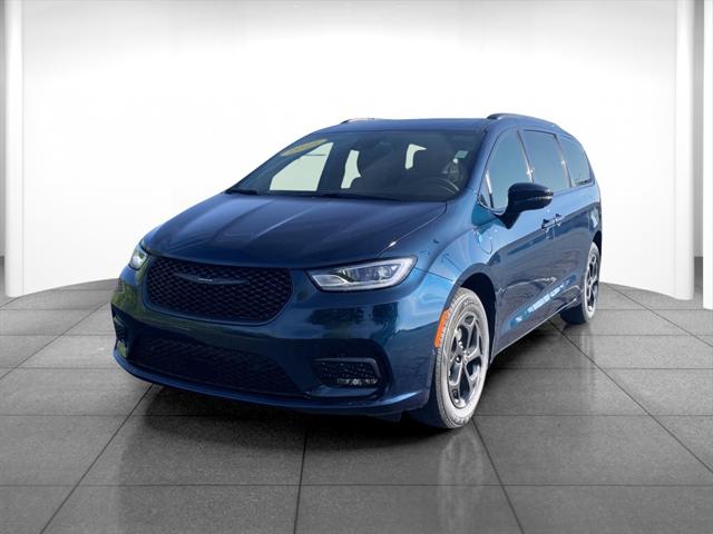 2025 Chrysler Pacifica Hybrid PACIFICA PLUG-IN HYBRID S APPEARANCE